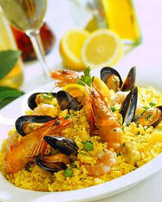 No deje de probar la Paella servida por los distintos restaurantes en el Puerto de Mar del Plata.